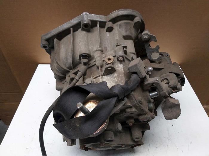 Getriebe van een Fiat Stilo (192A/B) 1.9 JTD 115 3-Drs. 2002