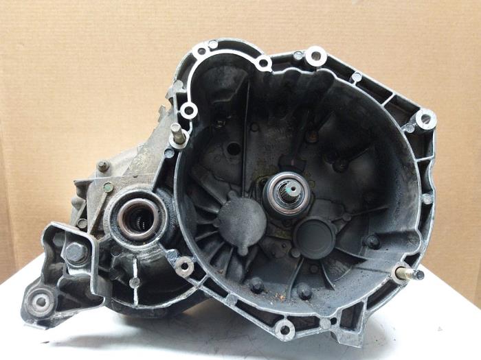 Getriebe van een Fiat Stilo (192A/B) 1.9 JTD 115 3-Drs. 2002