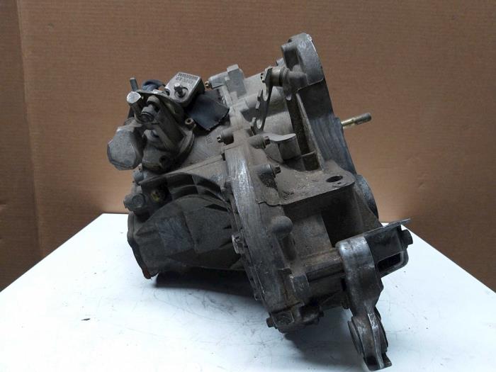 Getriebe van een Fiat Stilo (192A/B) 1.9 JTD 115 3-Drs. 2002