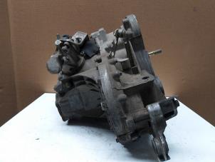 Getriebe van een Fiat Stilo (192A/B) 1.9 JTD 115 3-Drs. 2002