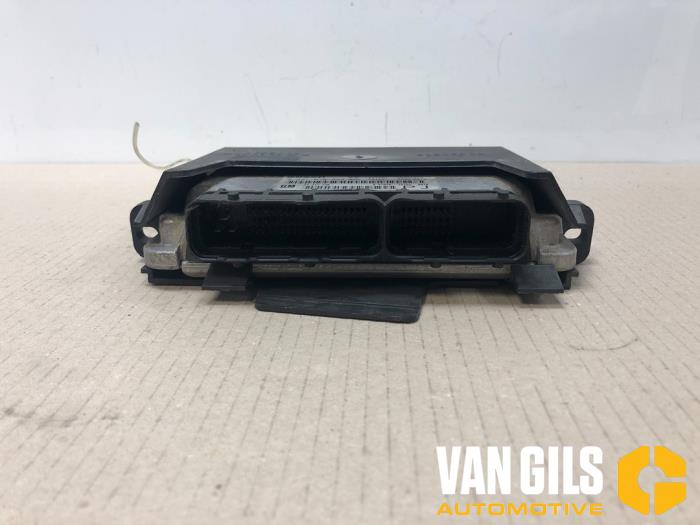 Used Engine management computer Opel Omega B Caravan (21/22/23) 2.2 DTI 16V Price € 150,00 Margin scheme offered by Van Gils Automotive