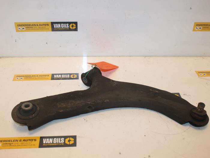 Front wishbone, right from a Renault Clio III (BR/CR) 1.4 16V 2007