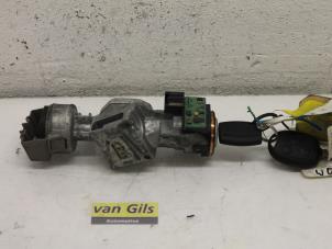 Used Ignition lock + key Ford Focus 2 Wagon 1.8 TDCi 16V Price € 32,00 Margin scheme offered by Van Gils Automotive