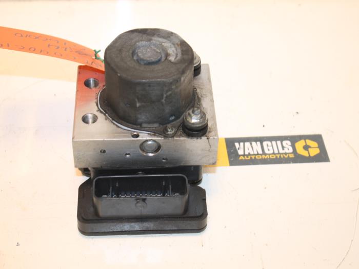 ABS pump from a Iveco New Daily V 35C15V, 40C15V 2014