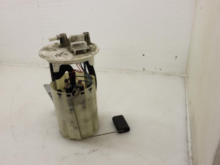 Gebrauchte Förderpumpe Fiat Punto II (188) 1.9 JTD 80 ELX 3-Drs. Preis € 65,00 Margenregelung angeboten von Van Gils Automotive