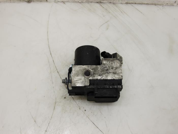 Begagnade ABS-pump Mercedes S (W220) 3.2 S-320 CDI 24V Pris € 25,00 Marginaltabell erbjuds av Van Gils Automotive
