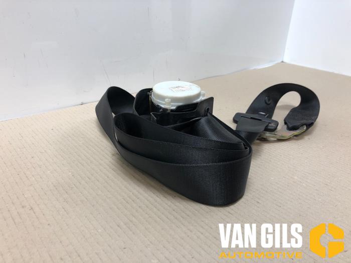 Rear seatbelt, left from a BMW 5 serie (E60) 545i 32V 2005