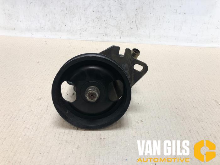 Usagé Pompe de direction Nissan Almera (N15) 1.6 GX,SLX,SR 16V Prix € 60,00 Règlement à la marge proposé par Van Gils Automotive