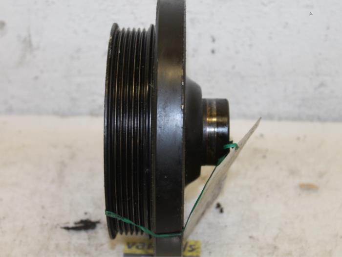 Crankshaft pulley from a SsangYong Rexton 2.7 Xdi RX/RJ 270 16V 2006