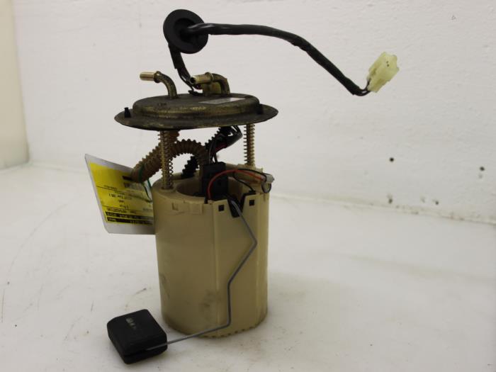 Begagnade Bensinpump Kia Shuma 1.6i 16V Pris € 25,00 Marginaltabell erbjuds av Van Gils Automotive