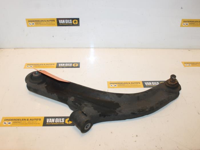 Front wishbone, left from a Renault Clio III (BR/CR) 1.2 16V 75 2008