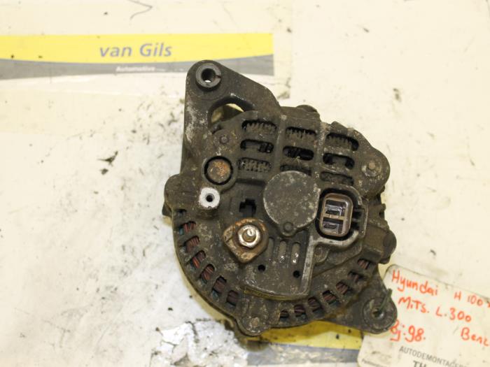 Begagnade Dynamo Hyundai H-100 2.4 Pris € 75,00 Marginaltabell erbjuds av Van Gils Automotive