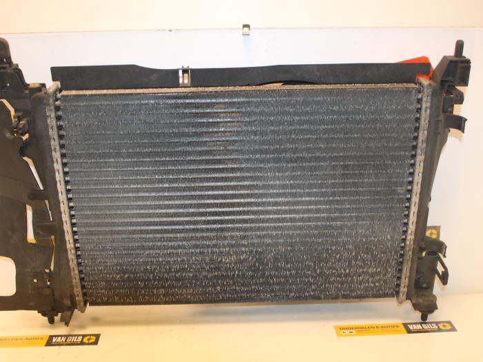 Usagé Radiateur Fiat Grande Punto (199) 1.4 16V Prix € 24,00 Règlement à la marge proposé par Van Gils Automotive