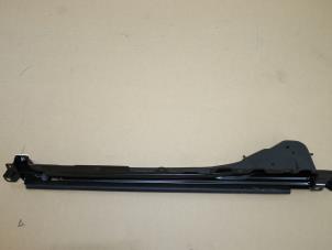 Used Sliding door rail, right Volkswagen Sharan (7N) 1.4 TSI 16V Price € 36,30 Inclusive VAT offered by Van Gils Automotive