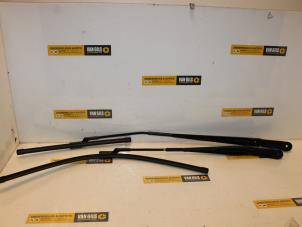 Used Front wiper arm Volkswagen Sharan (7N) 1.4 TSI 16V Price € 58,08 Inclusive VAT offered by Van Gils Automotive