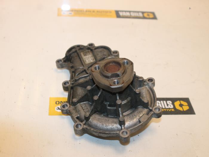 Water pump from a Volkswagen Touareg (7PA/PH) 3.0 TDI V6 24V BlueMotion Technology DPF 2015