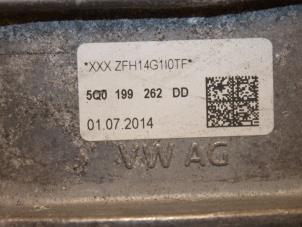 Motorlager van een Volkswagen Passat Variant (3G5) 1.8 TSI 16V 2015