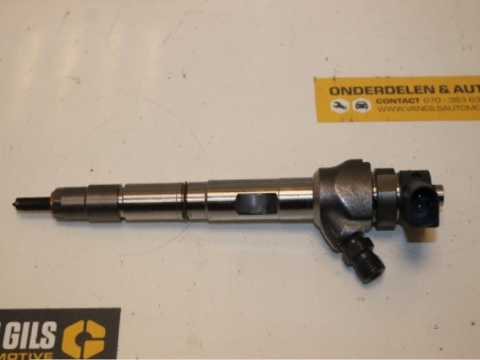 Injector (diesel) from a Volkswagen Golf VII (AUA) 1.6 TDI 16V 2016