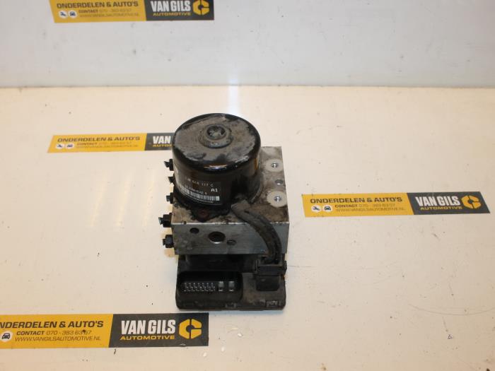 Usagé Bloc ABS Volkswagen Golf IV (1J1) 1.9 SDI Prix € 25,00 Règlement à la marge proposé par Van Gils Automotive