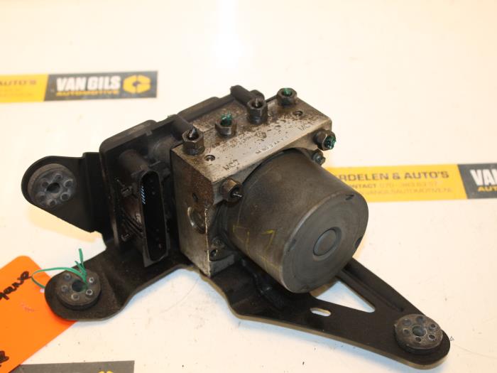 Begagnade ABS-pump Renault Megane II Grandtour (KM) 1.6 16V Pris € 75,00 Marginaltabell erbjuds av Van Gils Automotive