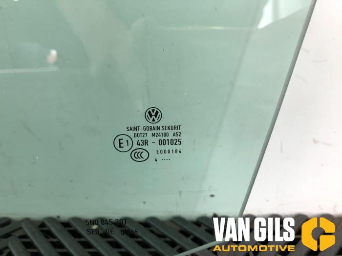 Türscheibe 4-türig links vorne van een Volkswagen Tiguan (5N1/2) 2.0 TDI 16V 4Motion 2016