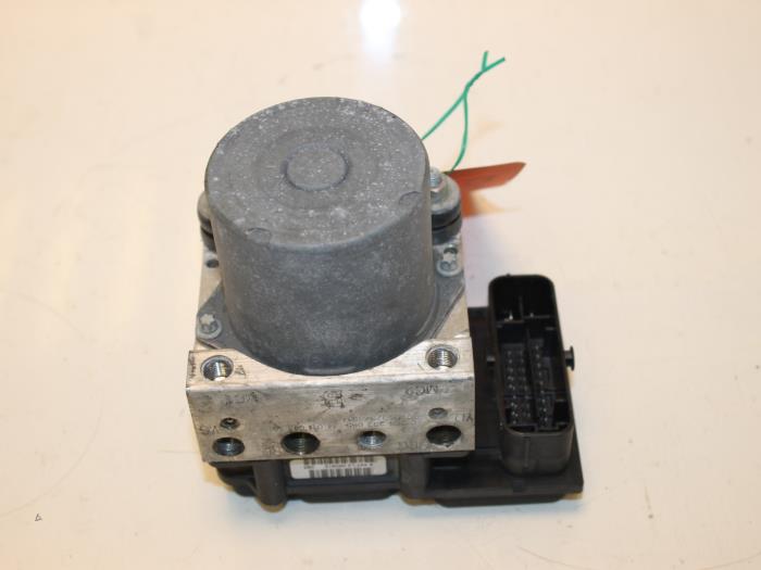 Begagnade ABS-pump Peugeot Expert (G9) 2.0 HDiF 16V 130 Pris € 88,00 Marginaltabell erbjuds av Van Gils Automotive