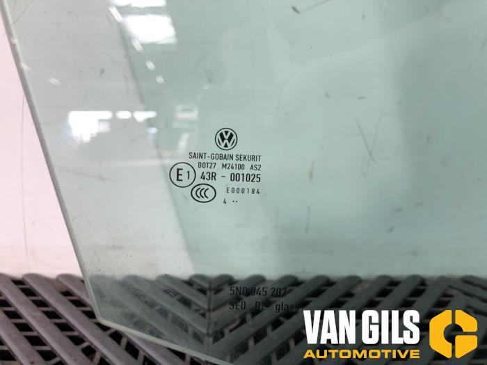 Vitre portière 4portes avant droite d'un Volkswagen Tiguan (5N1/2) 2.0 TDI 16V 4Motion 2016