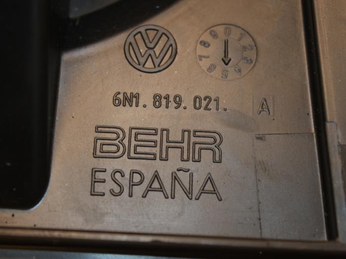 Motor de ventilador de calefactor de un Volkswagen Polo III (6N2) 1.4 2001