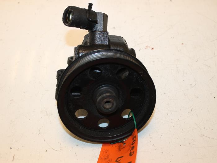 Usagé Pompe de direction Ford Focus 1 Wagon 1.8 TDdi Prix € 60,00 Règlement à la marge proposé par Van Gils Automotive