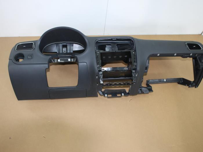 Usados Salpicadero Volkswagen Polo V (6R) 1.4 TDI 12V 90 Precio € 133,10 IVA incluido ofrecido por Van Gils Automotive