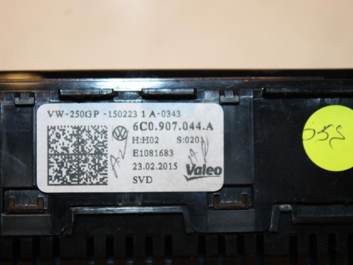 Panel de control de calefacción de un Volkswagen Polo V (6R) 1.4 TDI 12V 90 2015