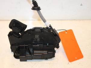 Gebrauchte Türschlossmechanik 4-türig rechts hinten Volkswagen Tiguan (AD1) 1.4 TSI 16V 4Motion Preis € 52,03 Mit Mehrwertsteuer angeboten von Van Gils Automotive