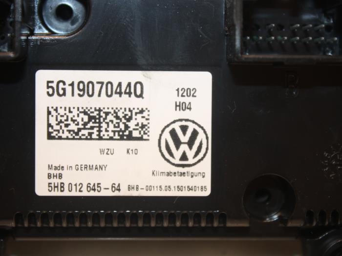 Panel de control de calefacción de un Volkswagen Touran (5T1) 2.0 TDI 110 2016