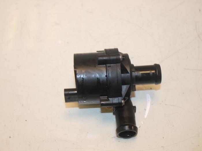 Used Volkswagen Touran Additional water pump - 5Q0965567J - Van Gils ...