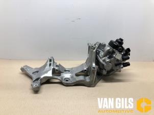 Used Diesel pump Volkswagen Touran (5T1) 2.0 TDI 150 Price on request offered by Van Gils Automotive