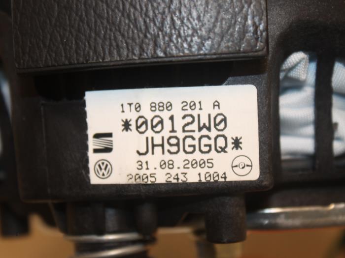 Airbag izquierda (volante) de un Volkswagen Polo IV (9N1/2/3) 1.4 16V 2005