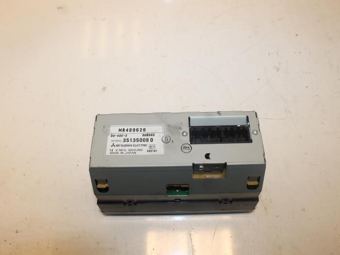 Begagnade Innerdisplay Mitsubishi Space Wagon (N8/N9) 2.0 16V GDI Pris € 35,00 Marginaltabell erbjuds av Van Gils Automotive