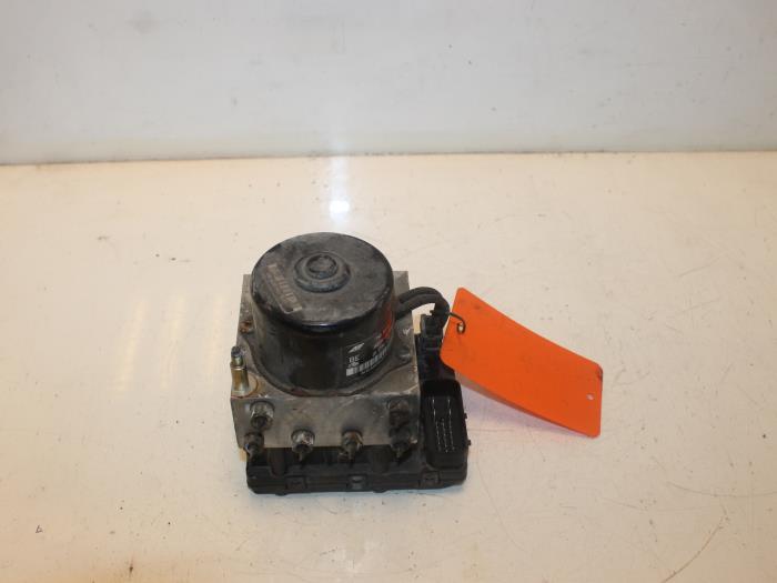 Begagnade ABS-pump Ford Galaxy (WGR) 2.3i 16V SEFI Pris € 25,00 Marginaltabell erbjuds av Van Gils Automotive
