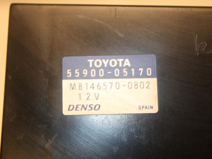 Heizung Bedienpaneel van een Toyota Avensis (T22) 2.0 D-4D 16V 2003