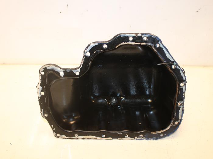 Usagé Couvercle carter Volkswagen Polo IV (9N1/2/3) 1.2 Prix € 80,00 Règlement à la marge proposé par Van Gils Automotive