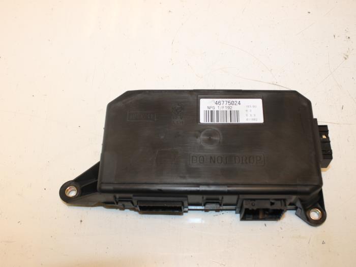Używane Modul (rózne) Fiat Stilo (192A/B) 1.6 16V 3-Drs. Cena € 50,00 Procedura marży oferowane przez Van Gils Automotive