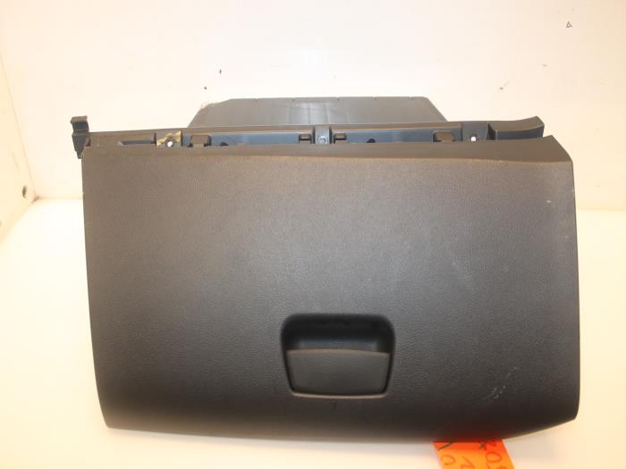 Glovebox from a Kia Rio III (UB) 1.2 CVVT 16V 2012