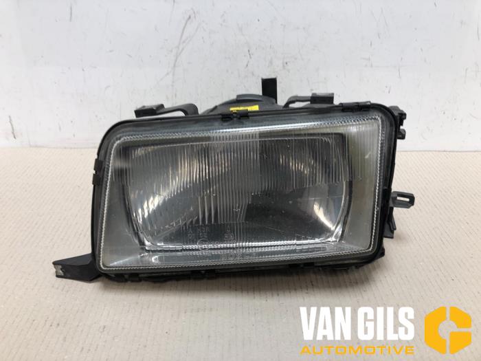 Używane Reflektor lewy Audi 80 (B4) 2.0 E Cena € 30,00 Procedura marży oferowane przez Van Gils Automotive