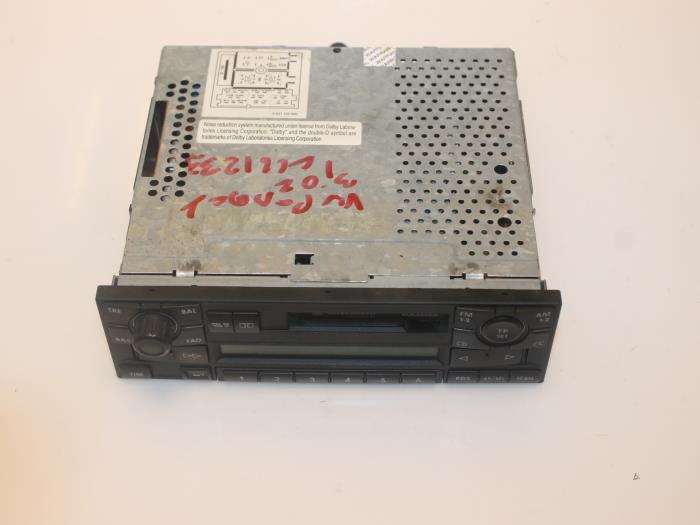 Radio/Cassette d'un Volkswagen Passat (3B3) 1.9 TDI 100 2002