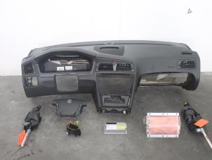Used Airbag set + module Volvo V70 (SW) 2.4 D5 20V Price € 589,99 Margin scheme offered by Van Gils Automotive