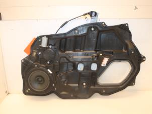 Usagé Mécanique vitre 4portes avant droite Mazda 2 (DE) 1.3 16V MZR Prix € 54,00 Règlement à la marge proposé par Van Gils Automotive