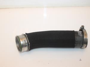 Intercooler Schlauch van een Volkswagen Touareg (7PA/PH) 3.0 TDI V6 24V BlueMotion Technology SCR 2016