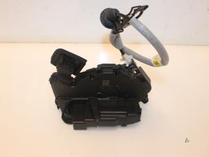 Gebrauchte Türschlossmechanik 4-türig rechts hinten Volkswagen Tiguan (AD1) 2.0 TDI 16V BlueMotion Techn.SCR 4Motion Preis € 52,03 Mit Mehrwertsteuer angeboten von Van Gils Automotive
