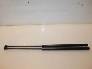 Used Set of tailgate gas struts Peugeot 107 Price € 30,00 Margin scheme offered by Van Gils Automotive