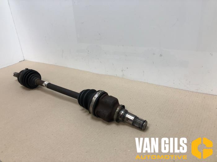 Front drive shaft, left from a Peugeot 107 2012